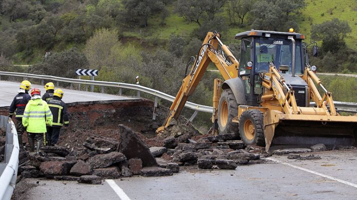 Telediario 1 - Dos muertos por el hundimiento de un puente en Ciudad Real