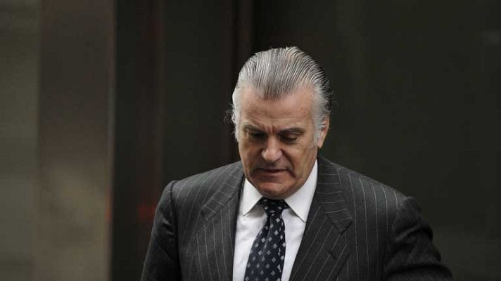 Telediario 1 - Bárcenas viaja a Suiza 16 veces