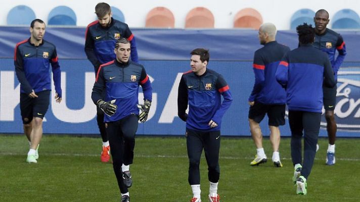 Telediario 1 - Messi e Ibrahimovic, estrellas de un partido plagado de figuras del fútbol