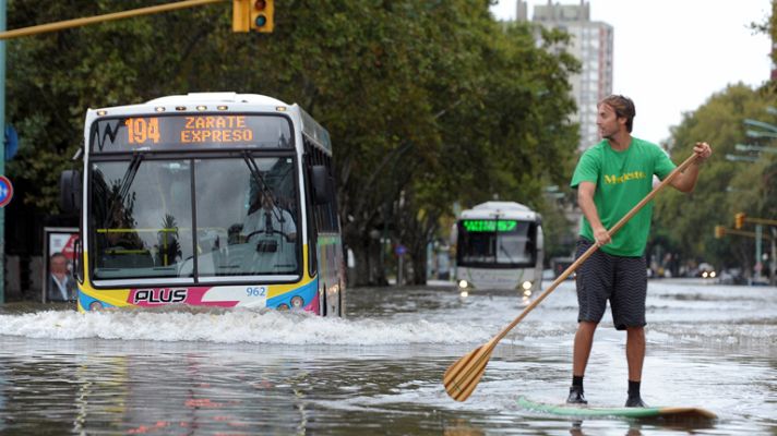La tarde en 24h - Más de 30 muertos en Argentina por el fuerte temporal