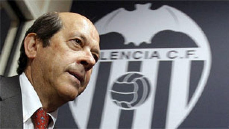 El presidente del Valencia, Manuel Llorente, ha dimitido como presidente del Valencia este viernes. La nueva Fundación del club tomó las riendas del club este miércoles, por lo que el máximo dirigente del club estaba obligado a consultar todas sus de