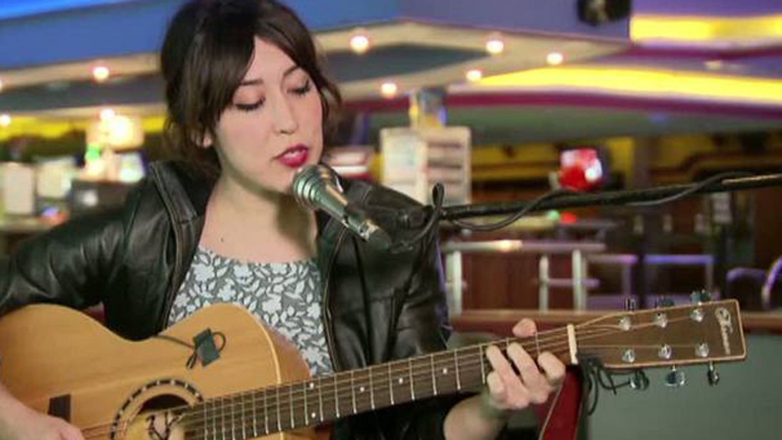 Anni B. Sweet canta "Land" | Ver