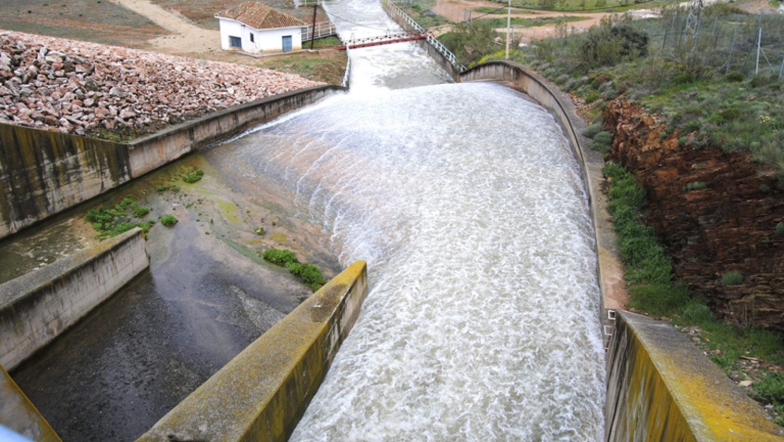Una ola de frío azota el país en pleno mes de abril | Ver