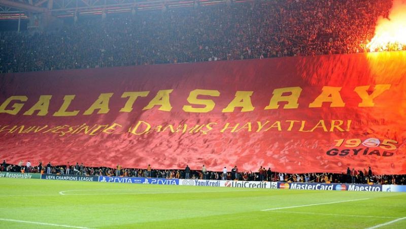 Mucha lluvia sobre el césped de Estambul | Ver