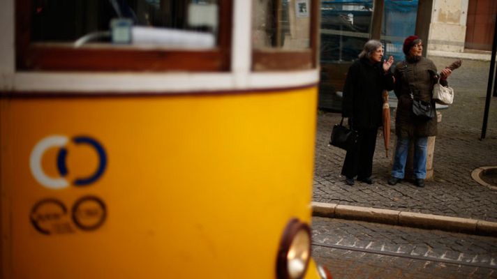 Telediario 1 - La troika visitará Portugal para analizar los últimos acontecimientos