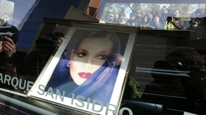 Momentos emotivos por la pérdida de Sara Montiel en pleno centro de Madrid