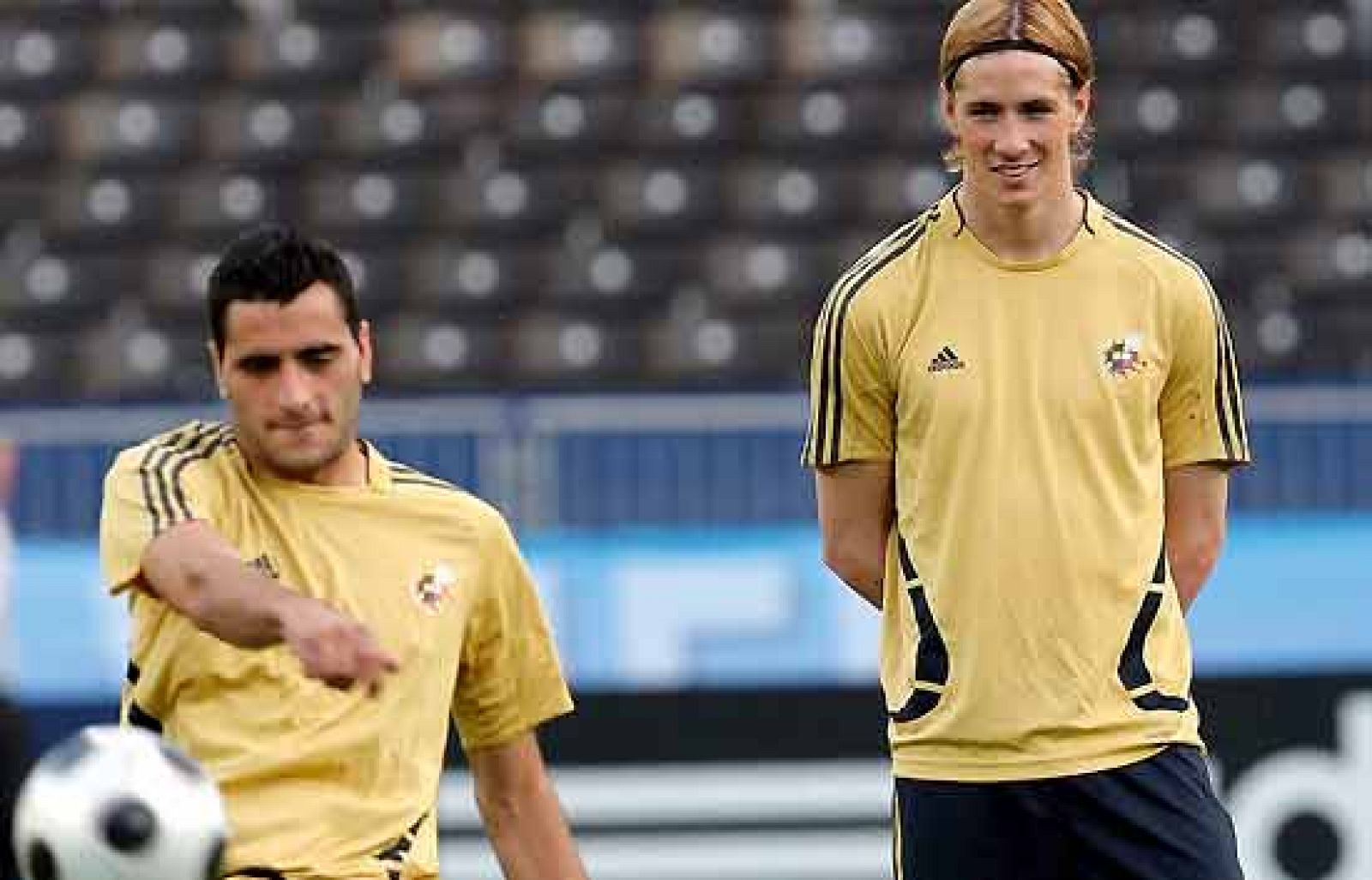 España e Italia, espadas en alto