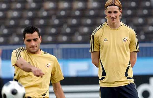 Eurocopa - España e Italia, espadas en alto