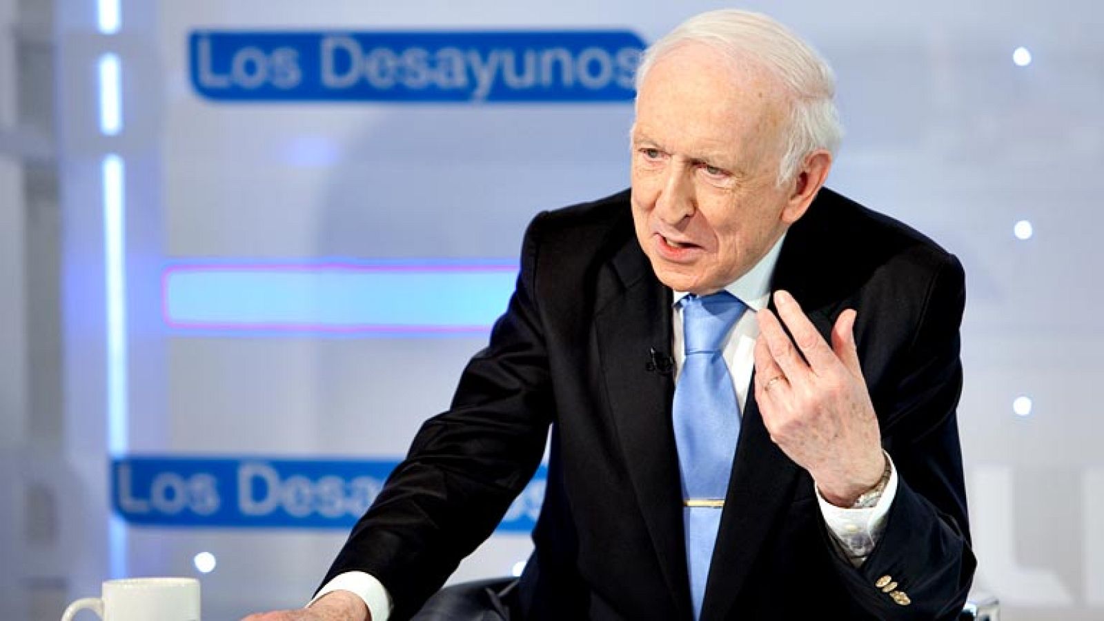 Abadía: "A Merkel hay que canonizarla porque ha puesto orden en este país"