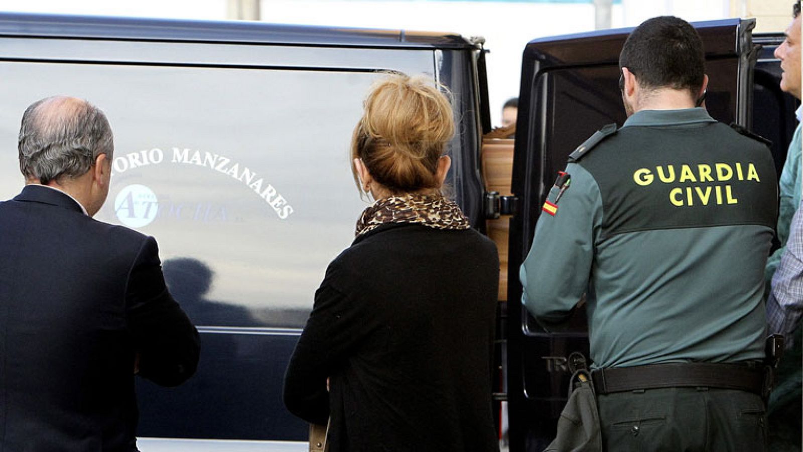 Un hombre mata a sus dos hijos y su suegra en Manzanares y se suicida | Ver