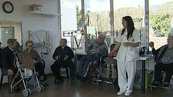 Telediario 1 - Campaña para apadrinar a un abuelo