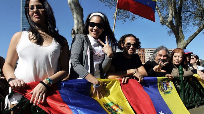 Telediario 1 - En España más de 20.000 venezolanos pueden votar en cinco consulados