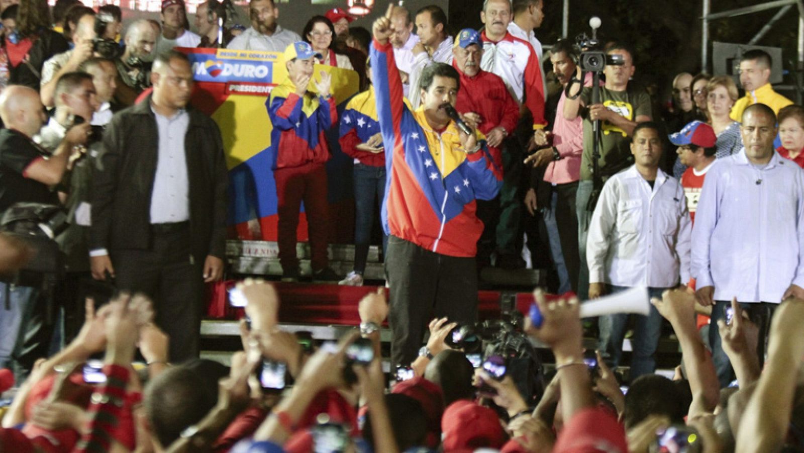 El oficialismo llama a la proclamación de Maduro y Capriles convoca protestas