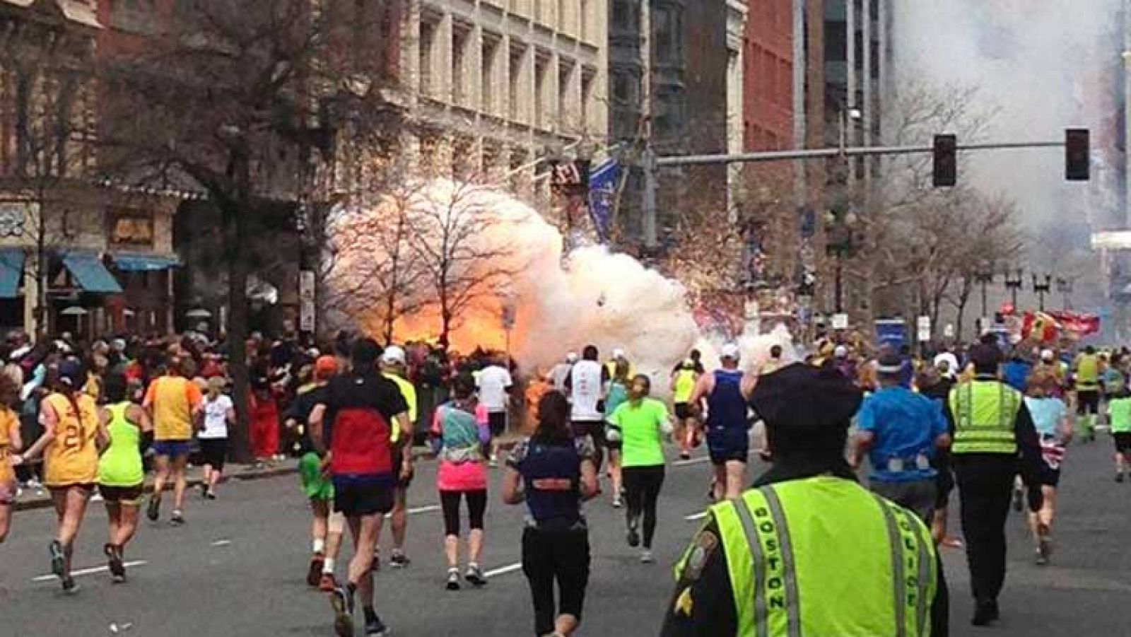 La mañana de la 1 - Tres muertos en dos atentados en Boston