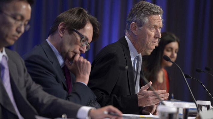 Telediario 1 - El FMI prevé que España se contraiga un 1,6% en 2013 y crezca un 0,7% en 2014