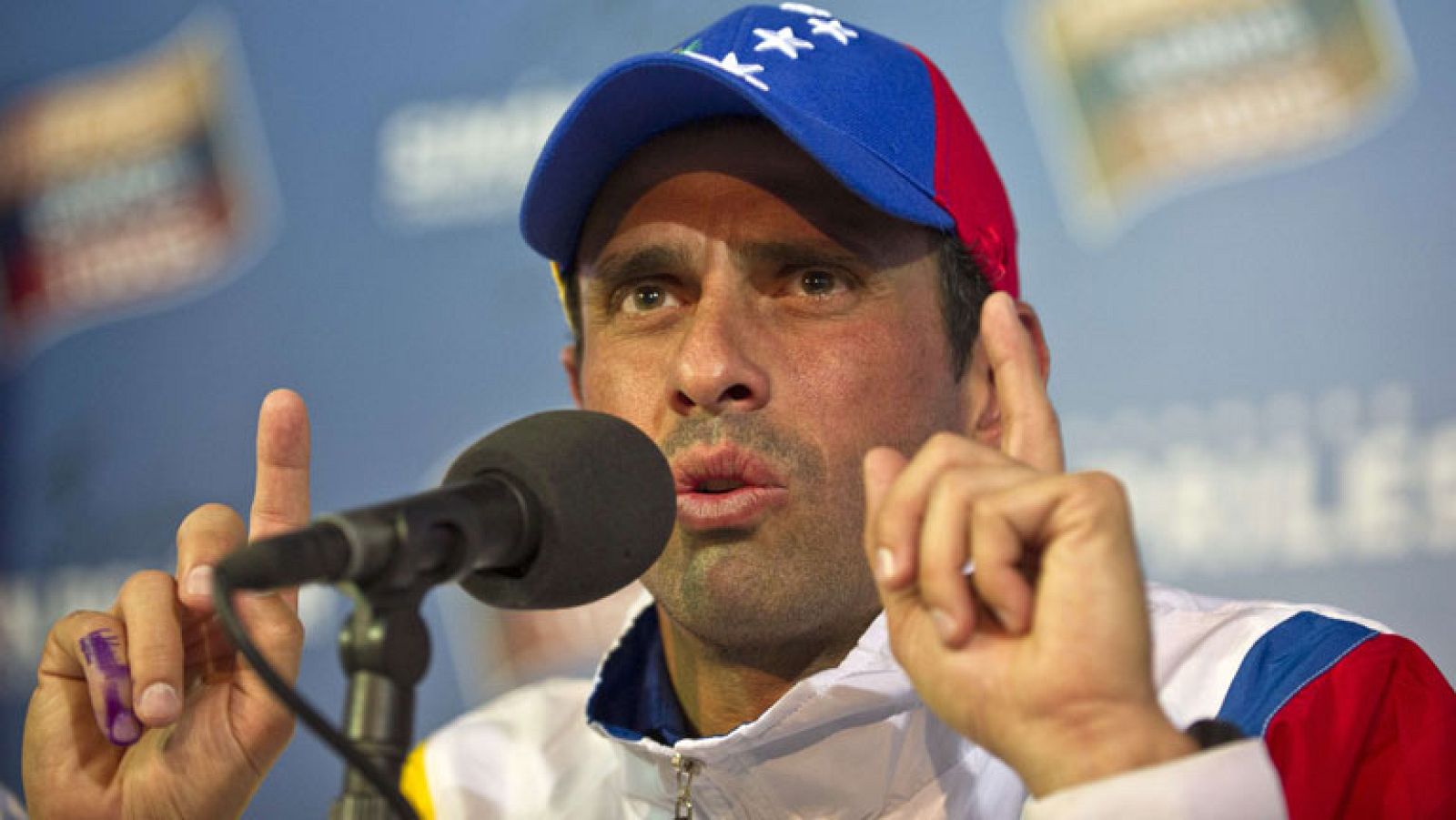 El equipo de Capriles pide al Consejo Electoral el recuento voto a voto | Ver