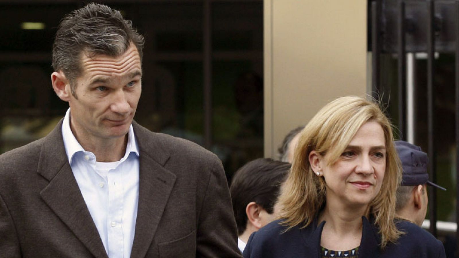 El juez de Nóos pide las 10 últimas declaraciones de renta de la infanta y de Urdangarin | Ver