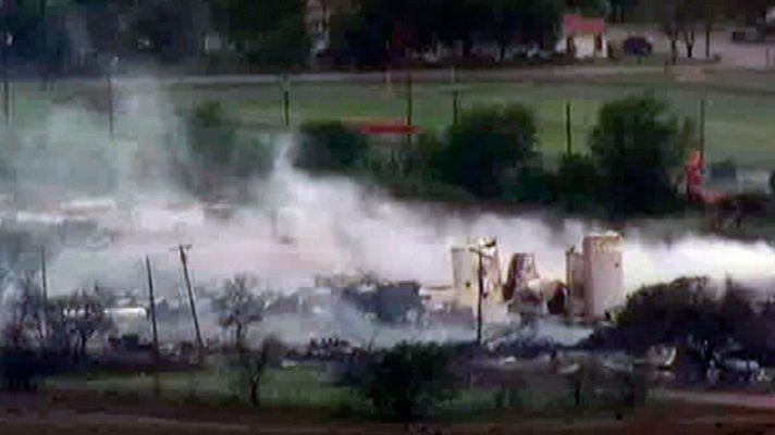 Telediario 1 - Cerca de 1.000 personas evacuadas por la explosión de una fábrica en Texas