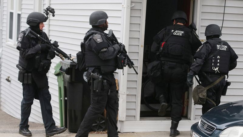 La policía mata a un sospechoso del atentado de Boston y busca a un segundo