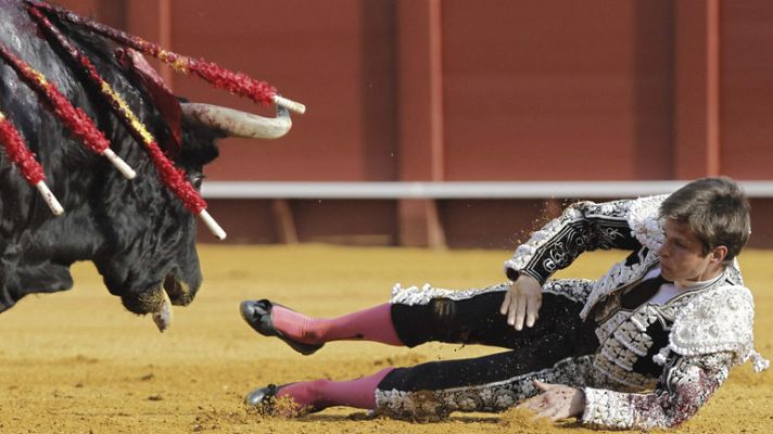  - El Juli ha sufrido una fuerte cornada