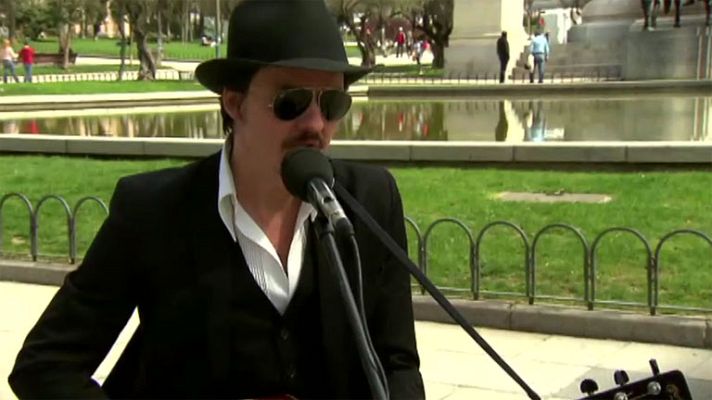 Atención obras - Coque Malla canta "Berlín"