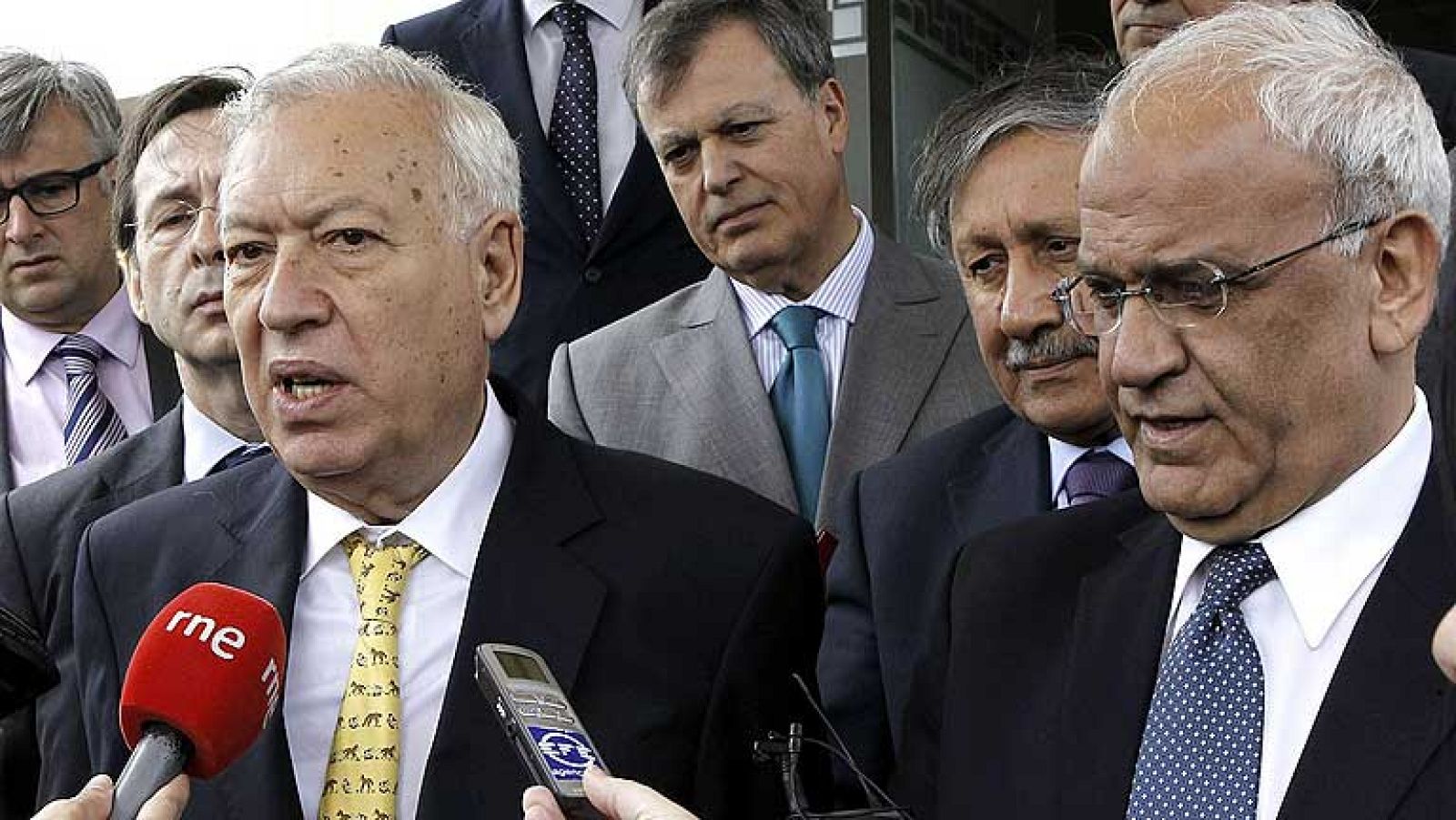 Margallo se reúne con Abbas en inicio de su gira por Oriente Medio | Ver