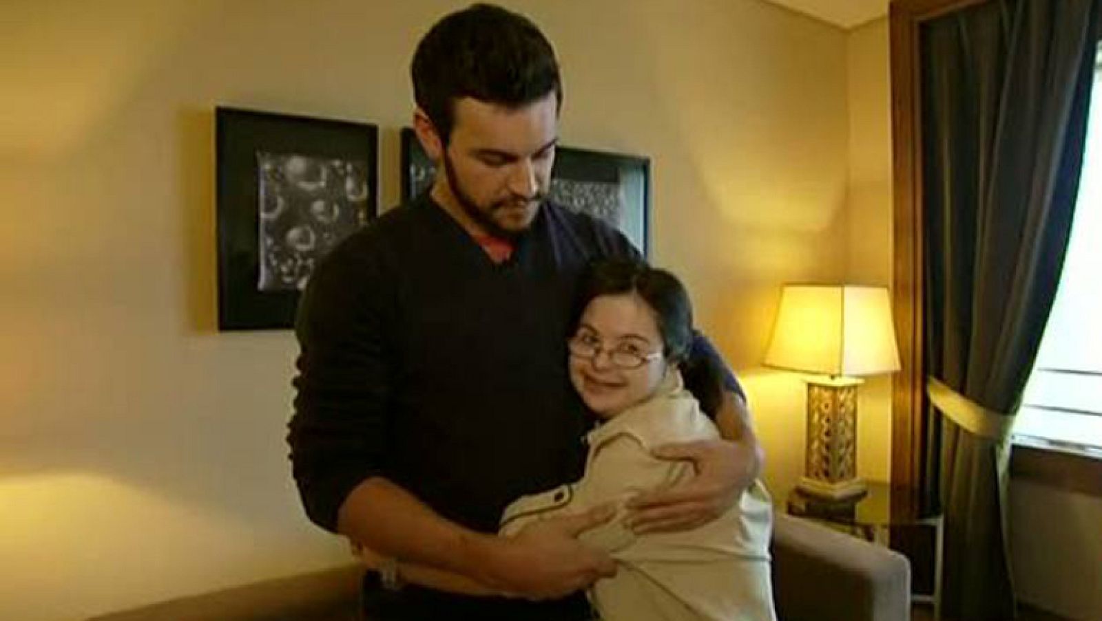 Laura conoce a su Príncipe Azul, el actor Mario Casas - Con una sonrisa | Ver