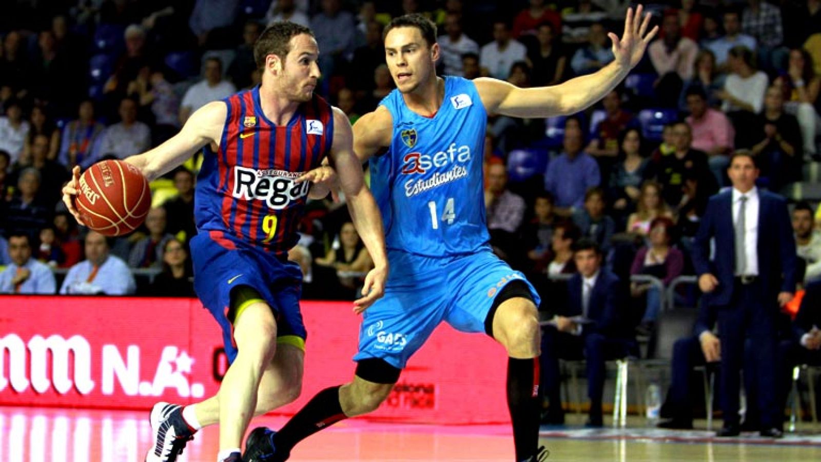 El FC Barcelona despertó a tiempo para derrotar por 78-65 a un Asefa Estudiantes brillante en defensa durante la primera mitad. Ingles y Huertas superaron el partidazo de Granger (25 de valoración).