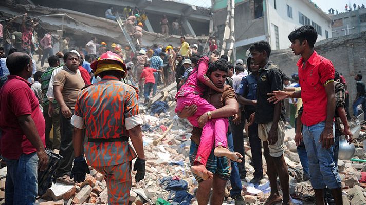 Informativo 24h - Más de 70 muertos al derrumbarse un edificio en Bangladesh