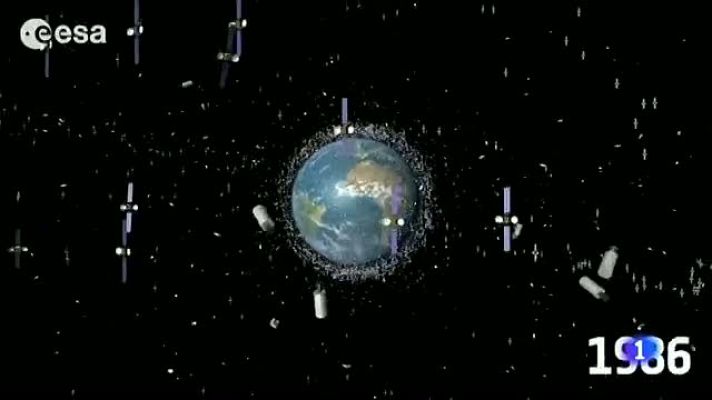 Telediario 1 - La acumulación de basura espacial orbitando en torno a la tierra es un serio problema