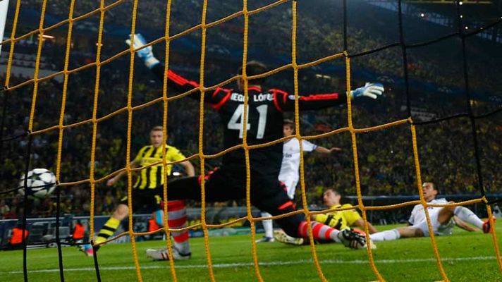 Champions League - Lewandowski marca el segundo en posición legal (2-1)