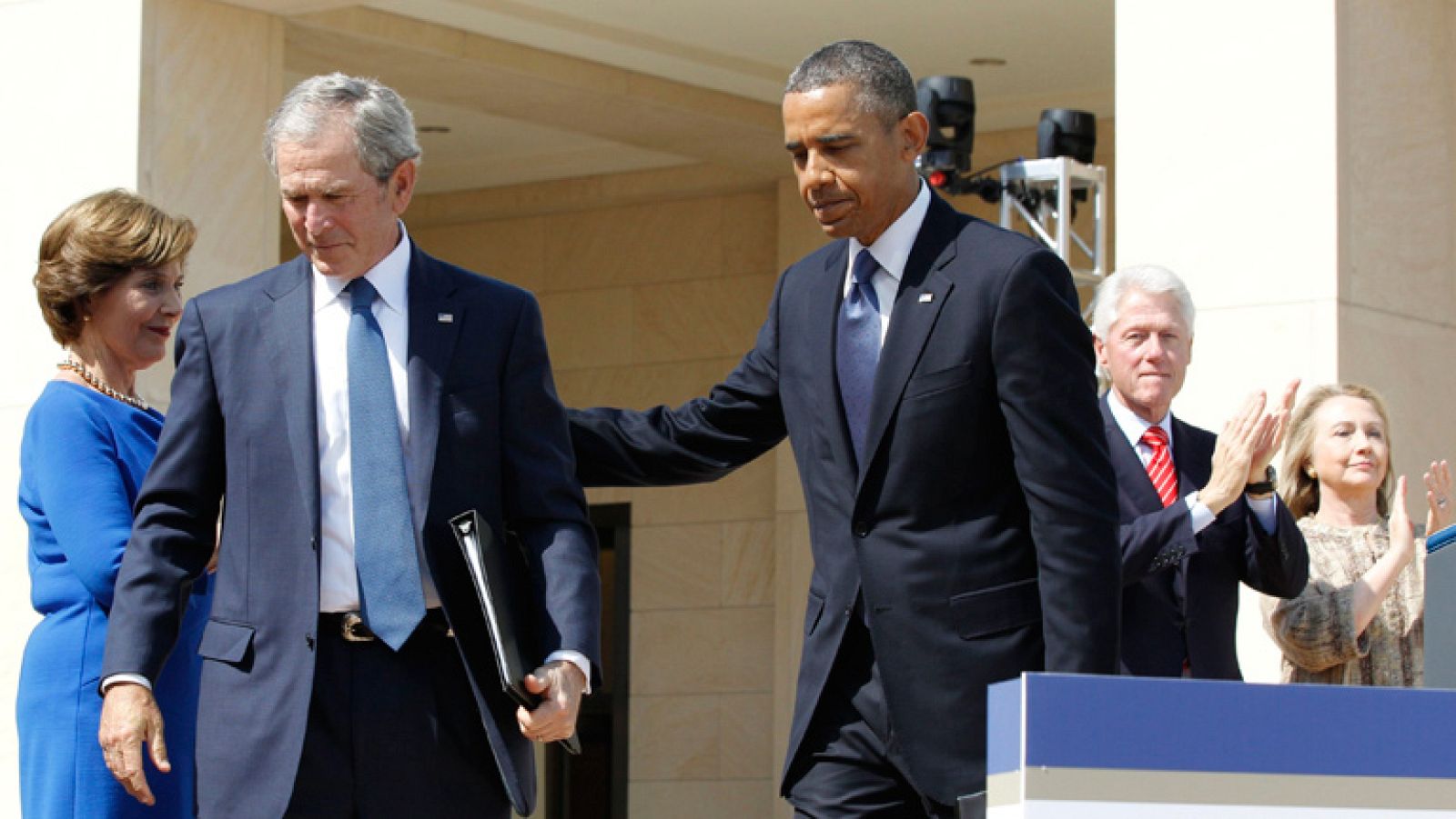 Obama, en un encuentro con ex mandatarios: "Hoy es un día especial para nuestra democracia"