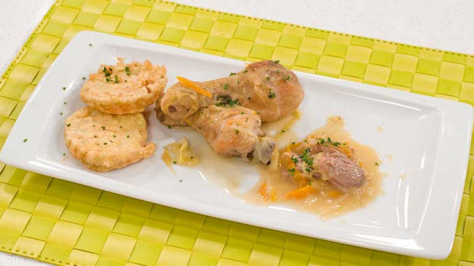 Saber cocinar - Jamoncitos de pollo al albariño con tomates verdes fritos