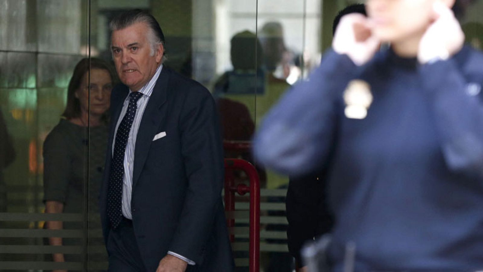 La Policía determina que Luis Bárcenas es el autor de los llamados 'papeles de Bárcenas' | Ver