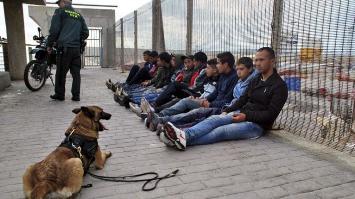 Telediario 1 - El Gobierno refuerza la seguridad en las vallas de Ceuta y Melilla