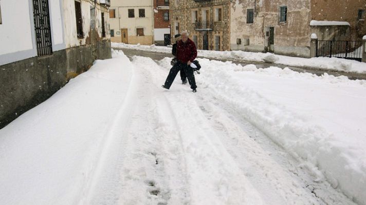 Telediario 1 - Nevadas en zonas altas de las mitades norte y este de la península