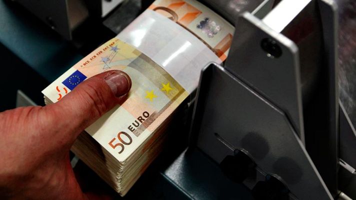 Telediario 1 - El PIB cae un 0,5% hasta marzo