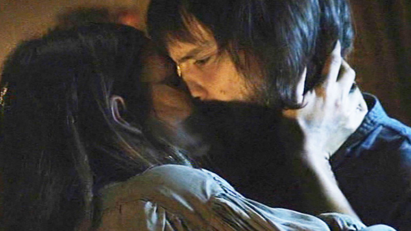 Águila Roja - El beso de Mariana y Gonzalo | Ver