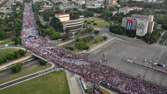 Informativo 24h - Cuba celebra el Primero de Mayo con una concentración multitudinaria y un recuerdo a Chávez