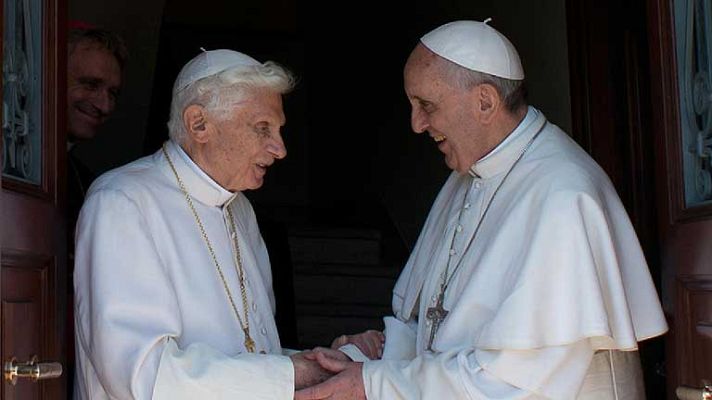 Telediario 1 - El papa emérito Benedicto XVI regresa al Vaticano para instalarse en el monasterio Mater Ecclesiae
