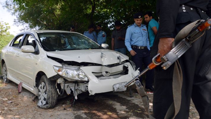 Telediario 1 - Muere tiroteado uno de los fiscales que investigaba el asesinato de Benazir Bhutto