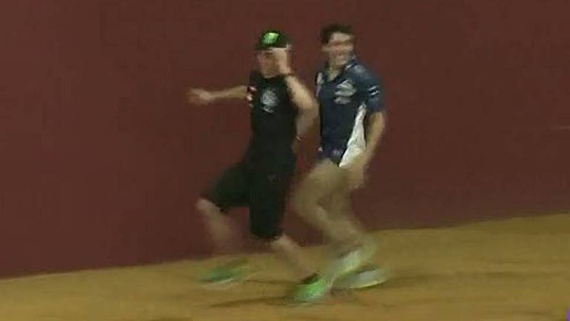 Antes de dar vueltas al circuito, una vuelta al ruedo | Ver