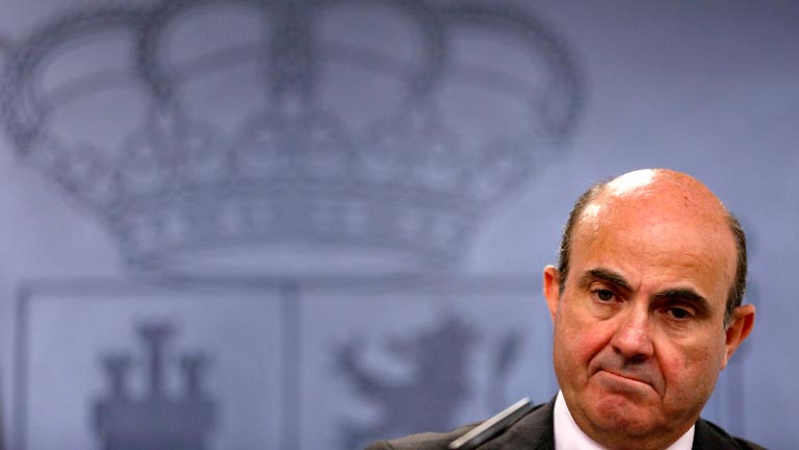 Guindos asegura que el descenso de abril es "especialmente positivo" en términos desestacionalizados