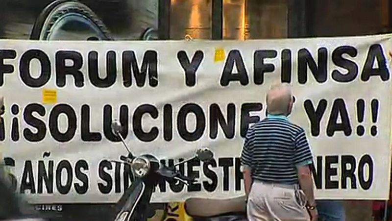 Los afectados de Fórum y Afinsa se concentran ante el Congreso de los Diputados | Ver