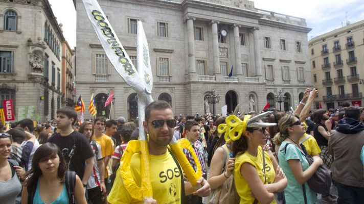 Informativo 24h - Miles de personas se manifiestan contra los recortes y la 'ley Wert'