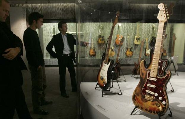  - La guitarra de fuego, a subasta