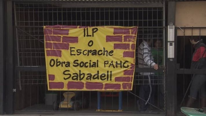 La tarde en 24h - Una jueza avala la ocupación por familias desahuciadas de un edificio de la Sareb