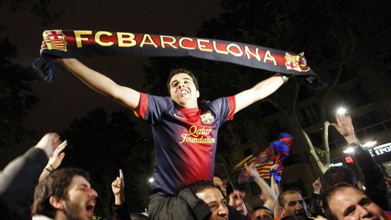 Unos 1.500 aficionados del Barça celebran el titulo de liga - Informativo 24h | Ver