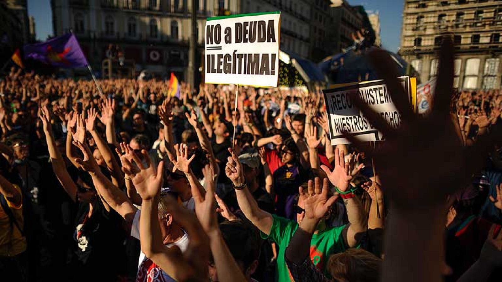 Miles de personas salen a la calle en el segundo aniversario del 15M