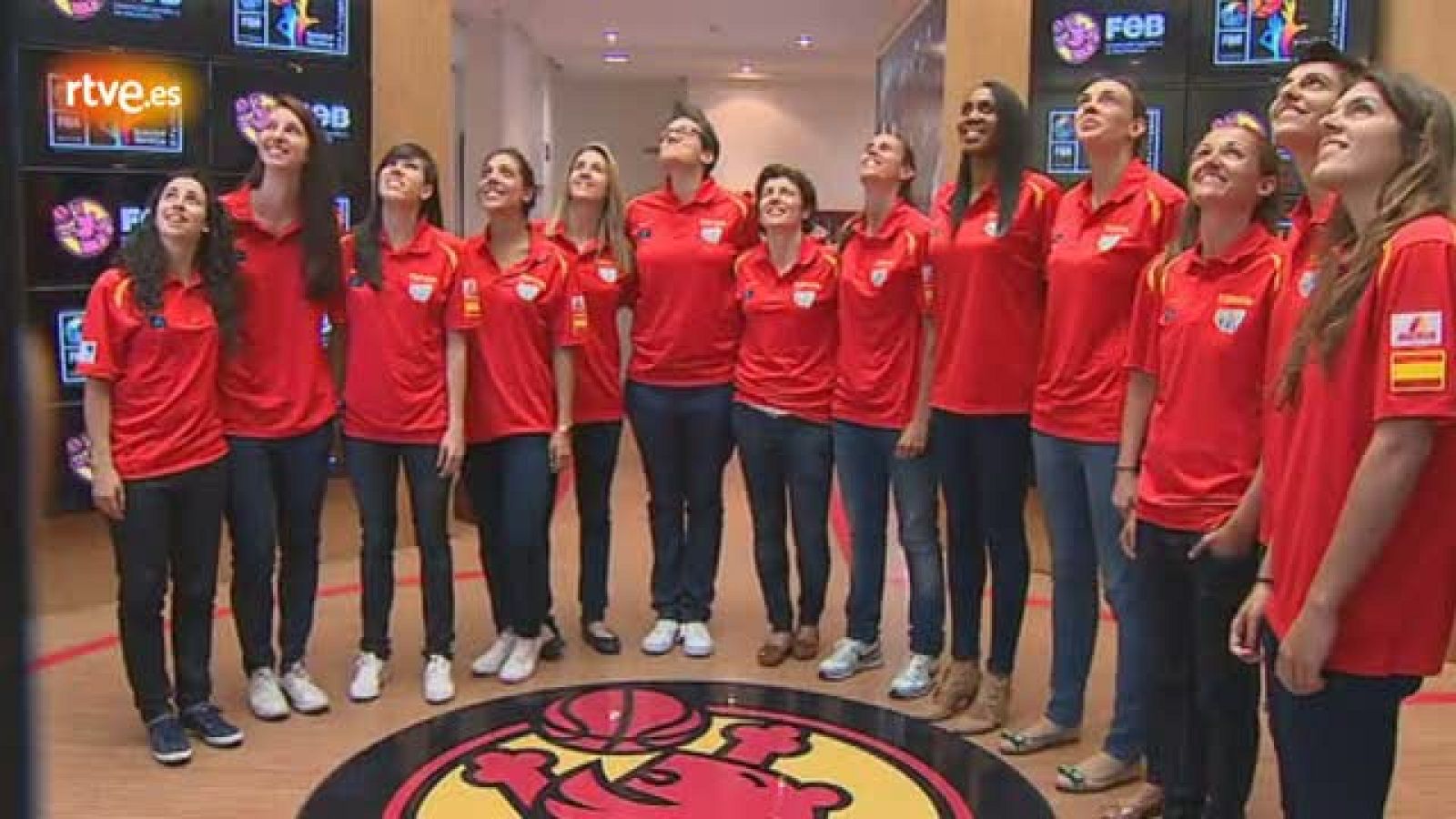 La selección femenina de baloncesto comienza a rodar